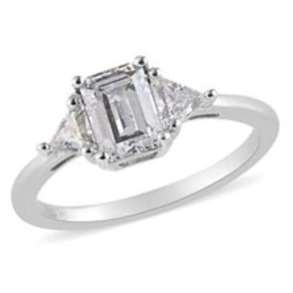 NWOT - DAZZLING CZ Ring Woman's Size 8
